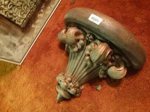 lot 33233 image: Wall shelf
