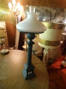 lot 33251 image: Table lamp