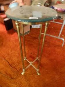 lot 33254 image: Brass plant stand w GOAT feet