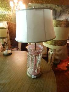 lot 33253 image: Elegant pair of table lamps w shades