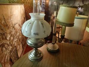 lot 33256 image: 2 table lamps