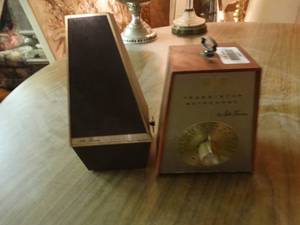 lot 33257 image: 2 metronome