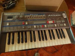 lot 33259 image: Solton programmer 24s keyboard