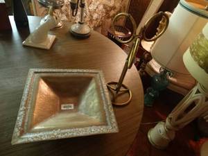lot 33267 image: Square bowl & wash cloth rack