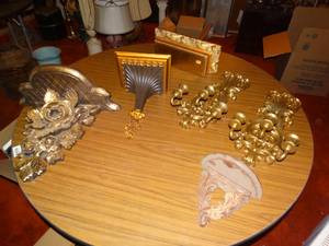 lot 33277 image: Lot of wall decor