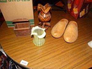 lot 33279 image: Lot of assorted decor