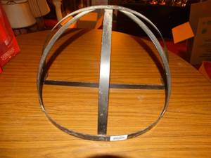 lot 33281 image: Potpan hanging rack