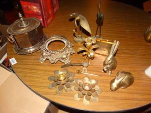 lot 33283 image: Lot of various brass decor