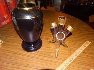 lot 33287 image: 2 glass vases