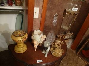 lot 33306 image: Various collectable decor