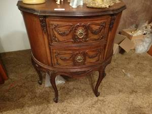 lot 33307 image: Beautiful half round solid wood table w 2 drawers