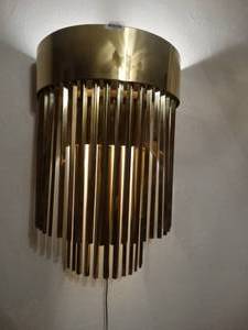 lot 33316 image: Mid Century wall mount brass lamp