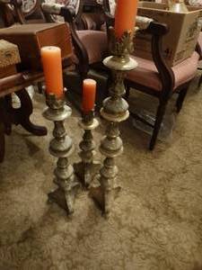 lot 33317 image: Set of 3 lg candle holders