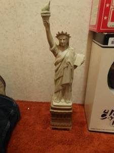 lot 33329 image: Beam- statue of liberty