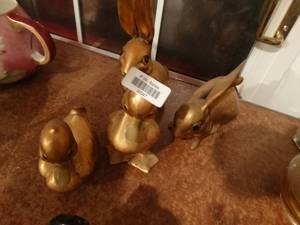 lot 33347 image: Gold color animals