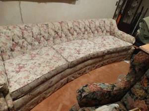 lot 33362 image: Beautiful curved front sofa