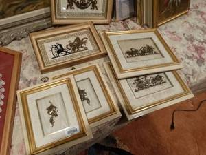 lot 33371 image: Several pcs of wall art
