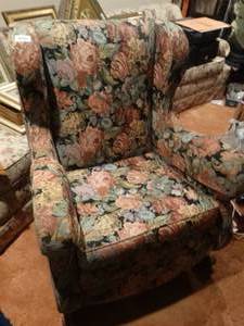 lot 33372 image: Floral design living room chair
