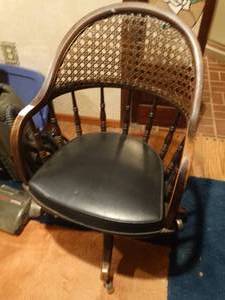 lot 33373 image: Vintage office chair