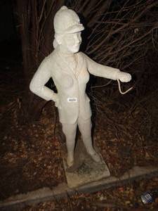 lot 33387 image: Lg concrete statue