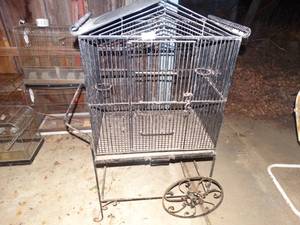 lot 33389 image: Metal bird cage on cart
