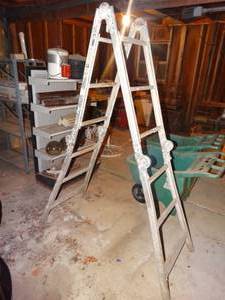 lot 33392 image: Folding ladder