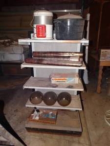 lot 33399 image: Metal rack with contents