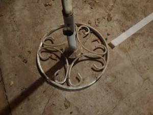 lot 33400 image: Umbrella base for patio furniture