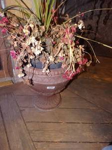 lot 33411 image: Beautiful Flower Pot