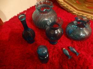 lot 33415 image: Assorted blue glass