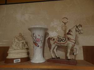 lot 33420 image: Lot of collectables