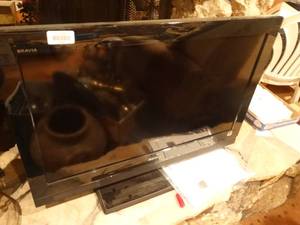 lot 33446 image: Sony LCD TV- Working
