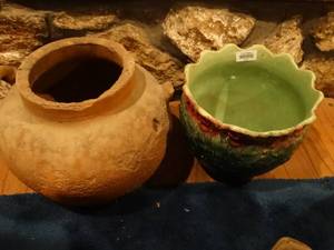 lot 33447 image: 2 Lg planters