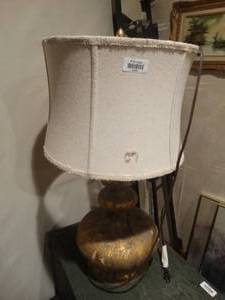 lot 33454 image: Table lamp w shade