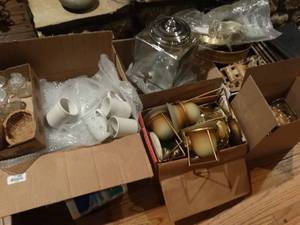 lot 33467 image: Lot of misc decor items