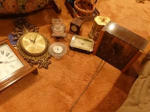 lot 33469 image: Variety of wall clocks