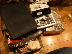 lot 33475 image: Assortment of office supplies