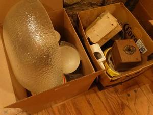 lot 33479 image: Various home decor items
