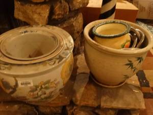 lot 33480 image: Set or porcelain planters & garden hose