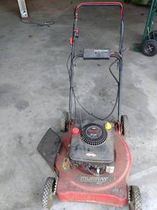 lot 4426 image: Murray 22-in 2-in-1 mulch and mow lawn mower with Briggs & Stratton quantum 5 horsepower motor cannot get to start well need battery electric start