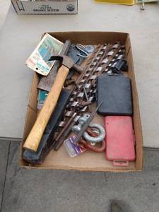 lot 4443 image: box of miscellaneous tools out of toolbox