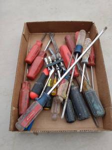 lot 4446 image: flat of screwdrivers out of toolbox
