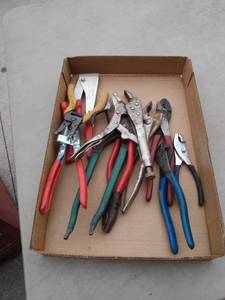 lot 4448 image: flat of pliers