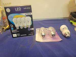 lot 5459 image: Light bulbs