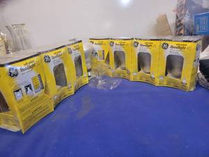 lot 5462 image: 8 white soft floodlights 65 Light bulbs