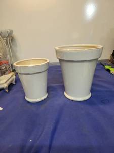lot 5490 image: Two flower pots
