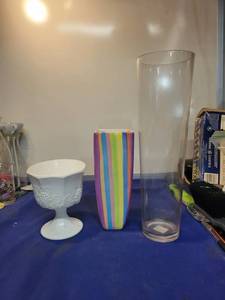 lot 5501 image: 3 vases