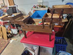 lot 5502 image: Vintage sewing Box and contents