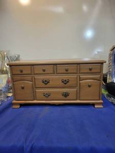 lot 5504 image: Jewelry Box 17 by 7 by 9