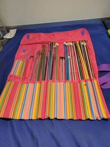 lot 5510 image: Different size Knitting needles